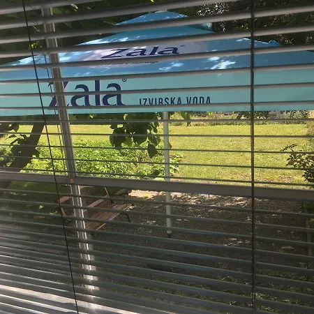 Seasons - Vandrarhem