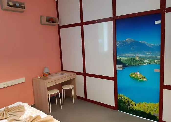 Seasons - Vandrerhjem